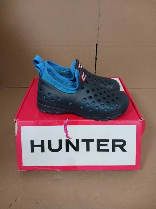 BOXED HUNTER KIDS WATER SHOES - SIZE 9 KIDS