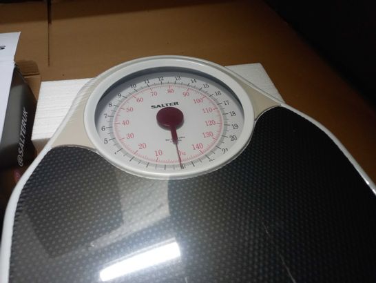 BOXED SALTER DOCTOR STYLE MECHANICAL SCALES