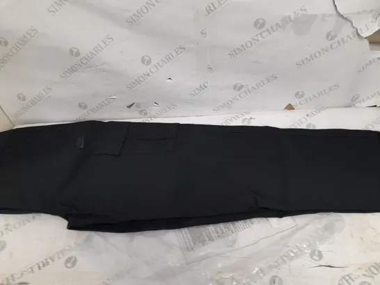 NIKE MEDIUM STANDARD FIT STRAIGHT LEG PANTS BLACK 