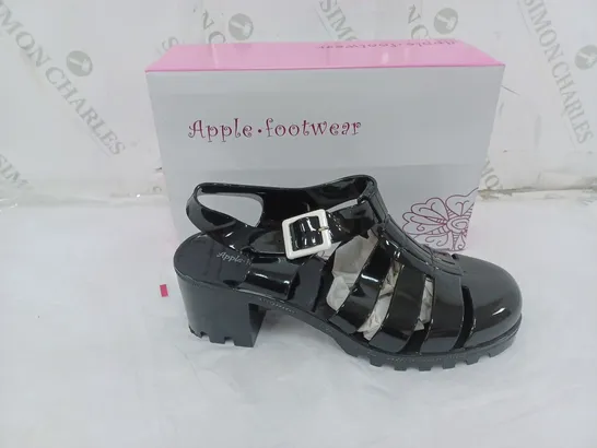 APPROXIMATELY 10 PAIRS OF BOXED APPLE FOOTWEAR BLACK BOOT SANDAL IN VARIOUS SIZES 