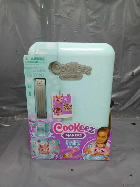 COOKEEZ MAKERY FREEZY CAKEZ PLAYSET RRP £39.99