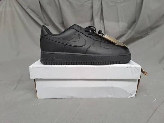 BOXED PAIR OF NIKE AIR FORCE 1 TRAINERS IN BLACK SIZE 9