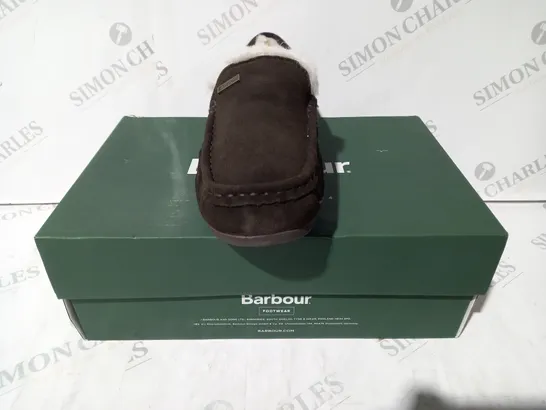 BOXED PAIR OF BARBOUR MARTIN SLIPPERS IN BROWN UK SIZE 8