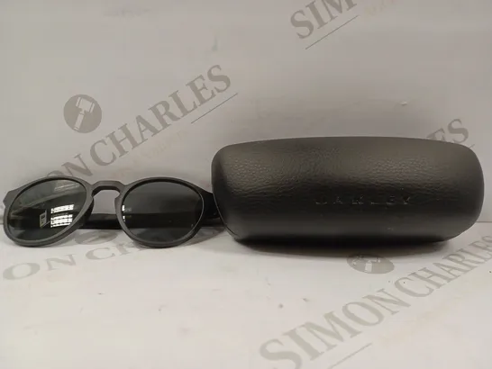 OAKLEY OX8165 SADDLE IN 01 SATIN BLACK