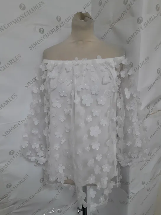 KLASS OFF SHOULDER SHEER SLEEVE FLORAL TOP IN WHITE SIZE M