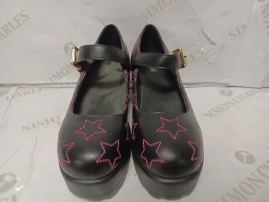 PAIR OF KOI DESIGNER VEGAN TIRA MARY JANE PLATFRORM HEEL SHOES IN BLACK WITH PINK STAR STITCHING - SIZE 6