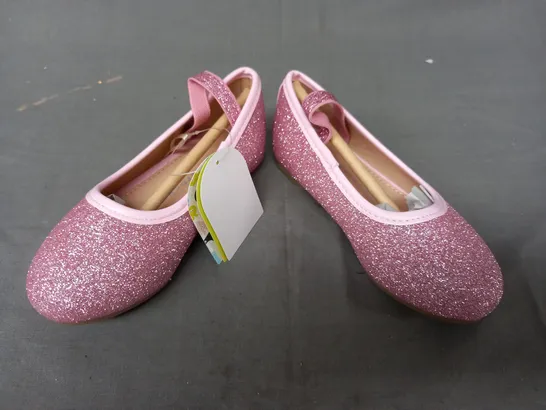 BOXED PAIR OF SKYROCKET INFANT SHOES IN PINK W. GLITTER EFFECT EU SIZE 24