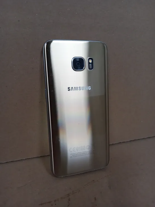 SAMSUNG GALAXY S7 EDGE SMARTPHONE IN GOLD