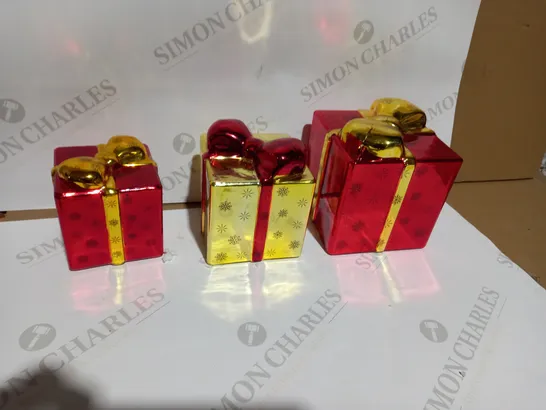 SANTA EXPRESS PRE-LIT SET OF GLASS PRESENTS IN RED AND GOLD 