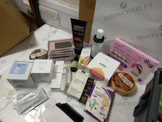 ASSORTMENT OF HEALTH AND BEAUTY PRODUCTS APPROX. 40 ITEMS 