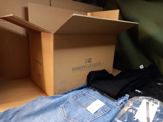 BOX OF APPROX 10 ASSORTED JEANS/DENIM ITEMS VARYING IN SIZE/COLOUR/STYLE