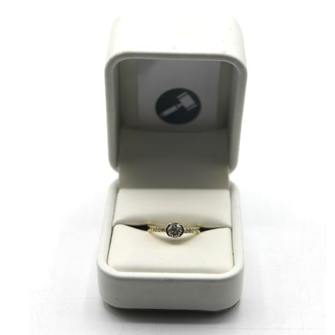 DESIGNER 18ct GOLD RING SEMI RUB-OVER SET WITH A DIAMOND, WITH DIAMONDS TO SHOULDER, WEIGHT +-0.68ct