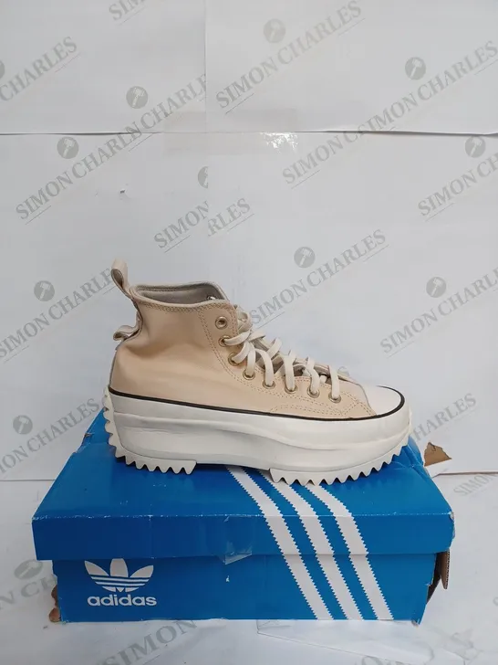 CONVERSE CHUCK TAYLOR SHOES IN TAN - EUR 40