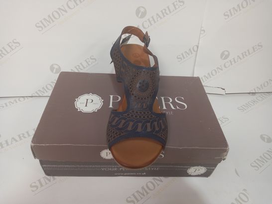BOXED PAIR OF PAVERS FAUX LEATHER SANDALS IN NAVY UK SIZE 8