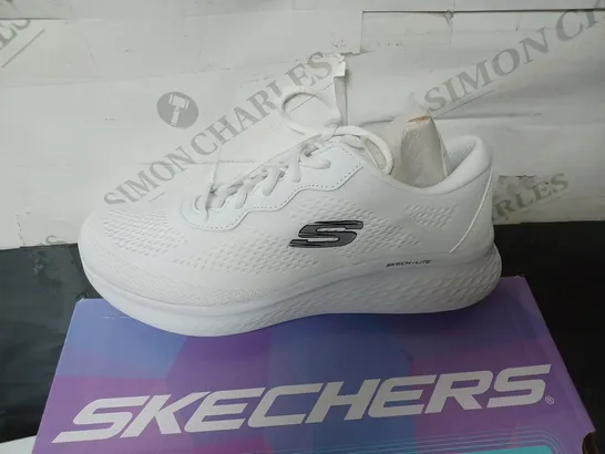 BOXED SKECHERS SKECH-LITE PRO - PERFECT TIME WITH MEMORY FOAM - WHITE - SIZE 6 UK