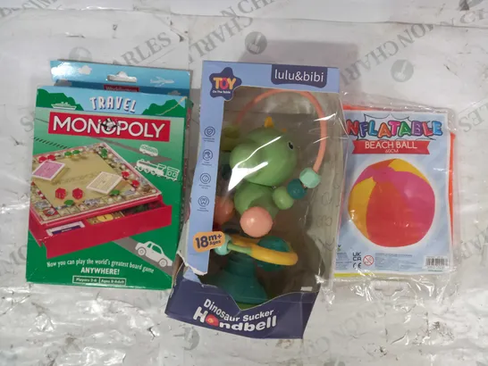 BOX OF APPROXIMATELY 20 ASSORTED TOYS AND GAMES TO INCLUDE INFLATABLE BEACH BALL, LULU & BIBI DINOSAUR SUCKER HANDBELL, TRAVEL MONOPOLY, ETC