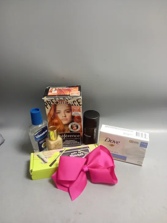 BOX OF APPROXIMATELY 20 COSMETIC ITEMS TO INCLUDE - L'OREAL HAIR COLOUR - DOVE SENSITIVE SOAP - VASELINE HAIR TONIC - ETC 