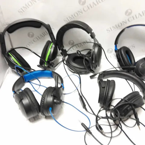 APPROXIMATELY 5 ASSORTED LOOSE HEADSETS AND HEADPHONES TO INCLUDE TURTLEBEACH, GOJI, CORSAIR, ETC