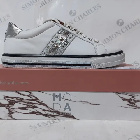 BOXED PAIR OF MODA IN PELLE ALFINA WHITE LEATHER TRAINERS - SIZE 5