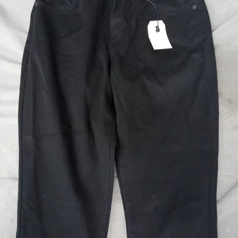 LEVI'S 721 HIGH-RISE SKINNY JEANS IN BLACK SIZE 30/28