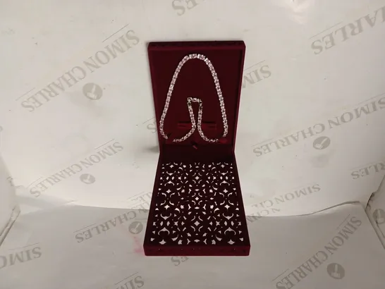 NECKLACE IN ORNATE RED PRESENTATION CASE