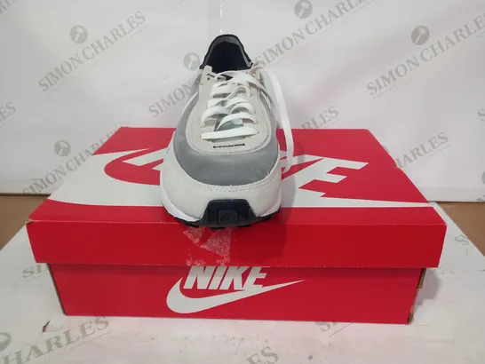 BOXED PAIR OF NIKE WAFFLE ONE SHOES IN WHITE/BLACK UK SIZE 10