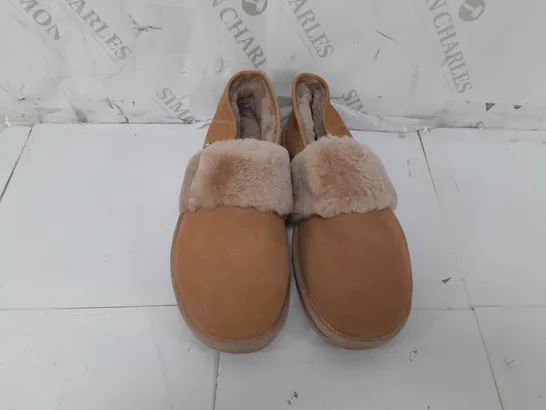 PAIR OF EMU AUSTRALIA SLIPPERS IN CAMEL SIZE 7