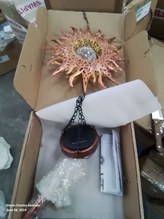 BOXED SOLAR POWERED SUN WITH CHIMES