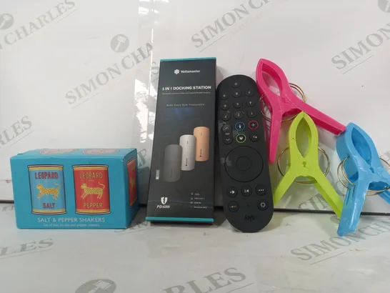 LOT OF APPROXIMATELY 10 ASSORTED HOUSEHOLD ITEMS TO INCLUDE 5-IN-1 DOCKING STATION, SLAT & PEPPER SHAKERS, REMOTE, ETC