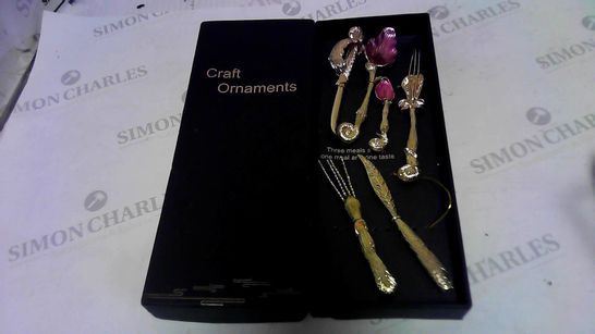 BOXED CRAFT ORNAMENTS GOLD LOOK CUTLERY SET