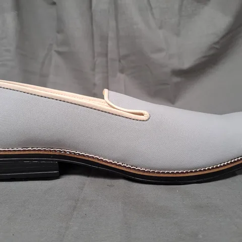 BOXED PAIR OF DESIGNER SLIP-ON SHOES IN GREY SIZE UNSPECIFIED