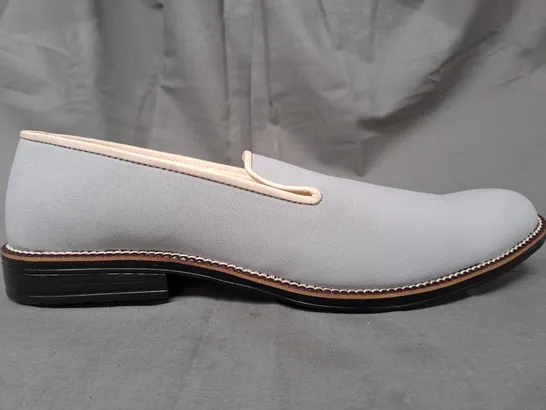 BOXED PAIR OF DESIGNER SLIP-ON SHOES IN GREY SIZE UNSPECIFIED