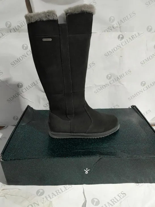 EMU AUSTRALIA "MOONTA" KNEE LEATHER BOOTS - UK SIZE 4, DARK GREY