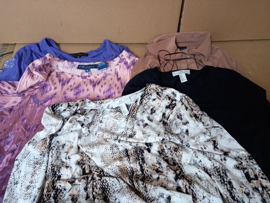 LOT OF 5 ITEMS INCLUDING TOPS, TUNICS, SHIRT (SIZE S)