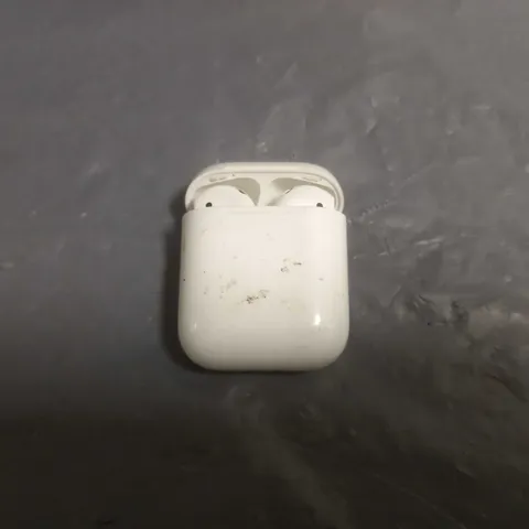 APPLE AIR PODS FIRST GEN IN WHITE 