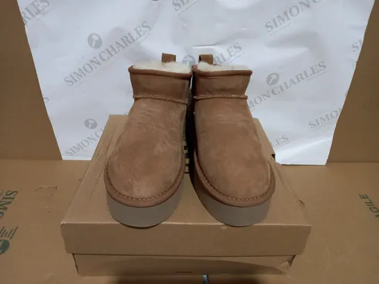 BOXED PAIR OF UGG CLASSIC ULTRA MINI PLATFORM BOOTS SIZE 4