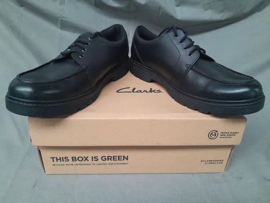 BOXED PAIR OF CLARKS LOXHAM PACE LACE-UP SHOES IN BLACK UK SIZE 10