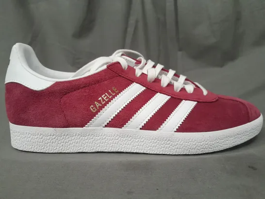 BOXED PAIR OF ADIDAS GAZELLE SHOES IN BURGUNDY UK SIZE 6