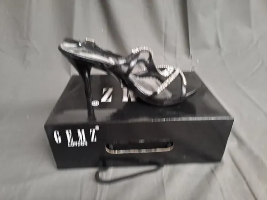 BOXED LOT OF 12 PAIRS OF GEMZ LONDON LADIES SANDALS BLACK. VARIOUS SIZES