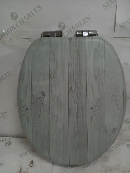 WOOD EFFECT TOILET SEAT  RRP £35