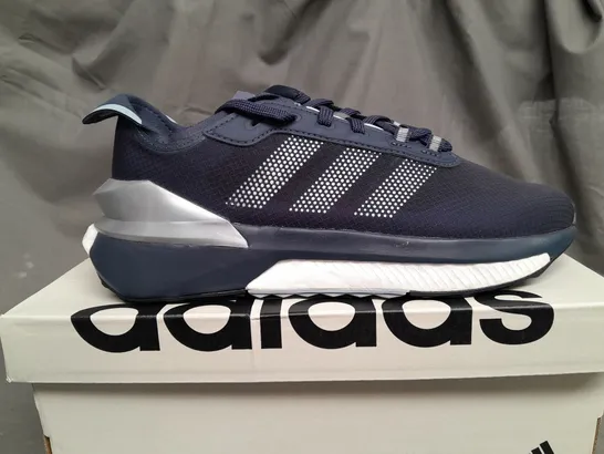 BOXED ADIDAS AVRY NAVY TRAINERS - UK 6