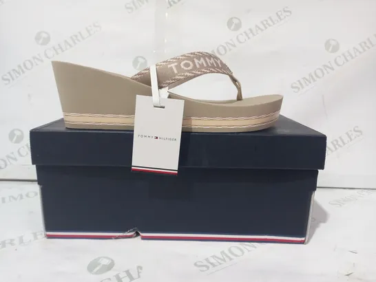 BOXED PAIR OF TOMMY HILFIGER WEDGE SANDALS IN SANDSTONE COLOUR UK SIZE 6