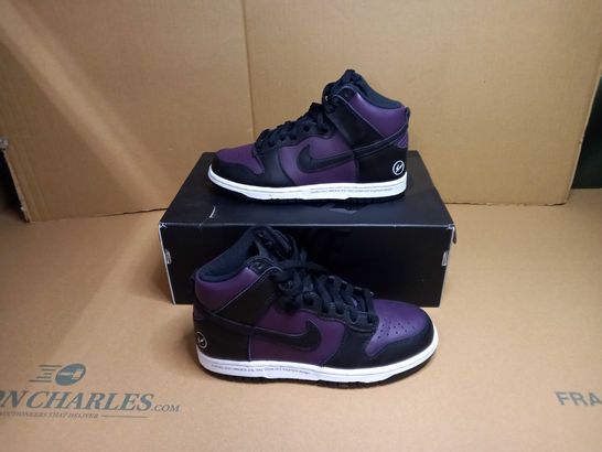 BOXED PAIR OF NIKE DUNK PURPLE/BLACK TRAINERS - SIZE 5