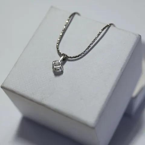 18CT WHITE GOLD DIAMOND SOLITIARE PENDANT ON CHAIN