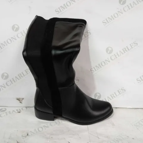 BOXED PAIR OF LUNAR KNEE HIGH BOOTS IN BLACK SIZE 4