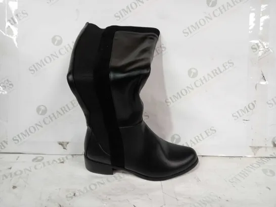 BOXED PAIR OF LUNAR KNEE HIGH BOOTS IN BLACK SIZE 4