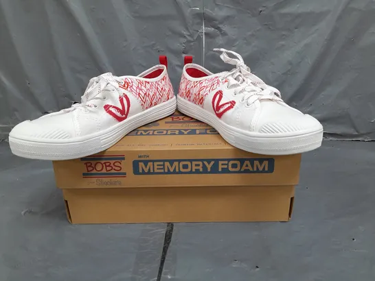 BOXED PAIR OF BOBS SKECHERS MEMORY FOAM CANVAS SHOES IN WHITE/RED/PINK SIZE 6