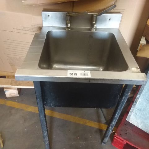 STAINLESS STEEL SINK WITH TAPS 