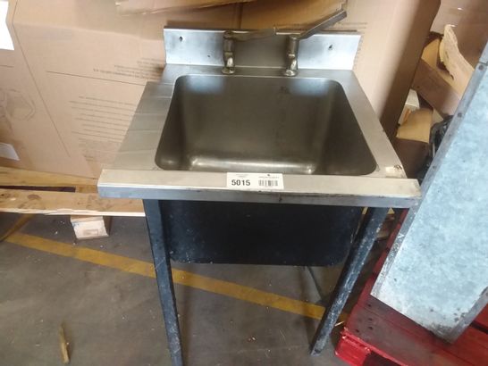 STAINLESS STEEL SINK WITH TAPS 