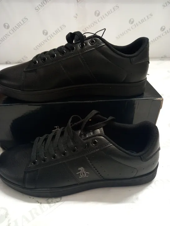 BOXED PAIR OF PENGUIN STEADMAN BLACK MONO TRAINERS - 10